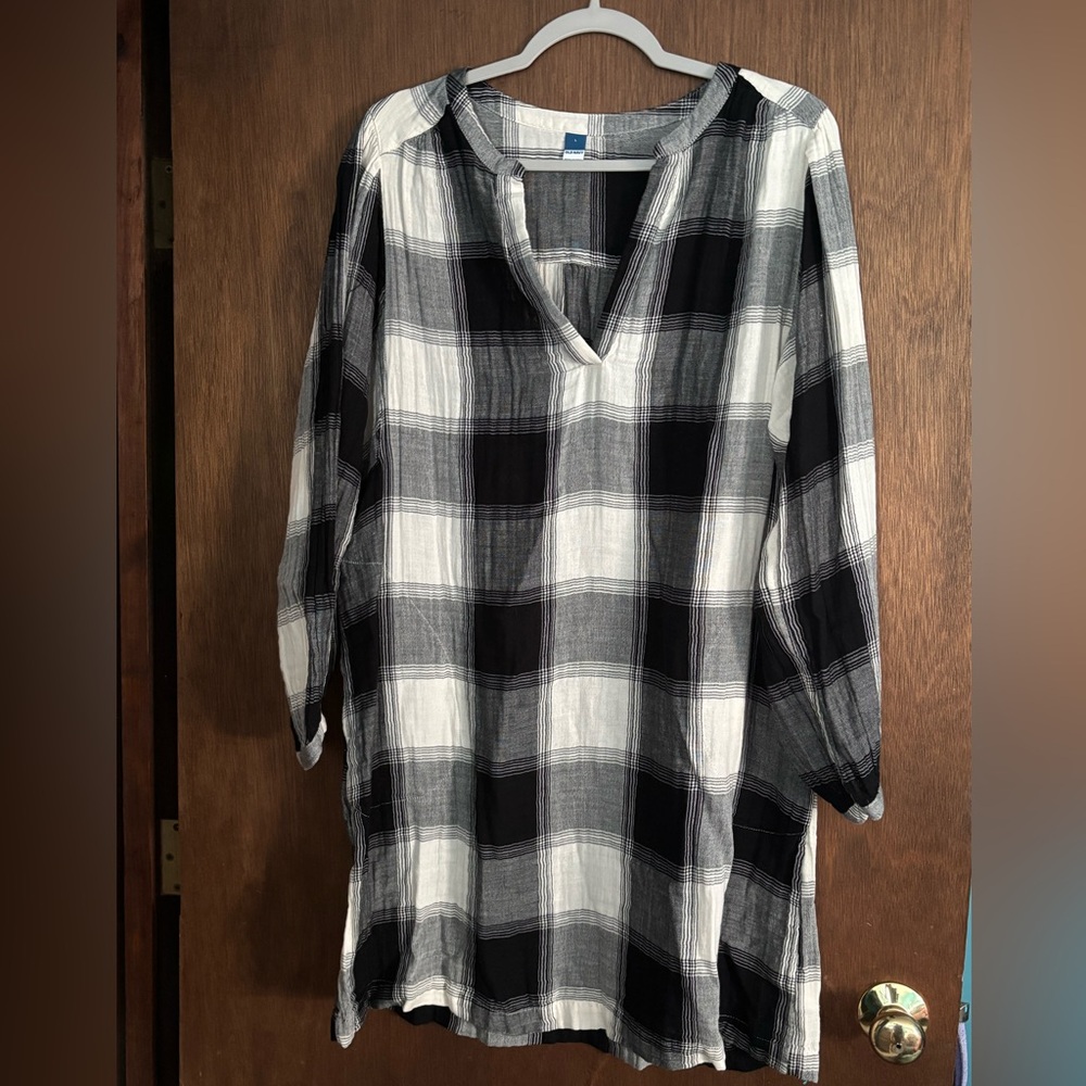 Old Navy Black & White Plaid Tunic Dress | Long Sleeve V-Neck